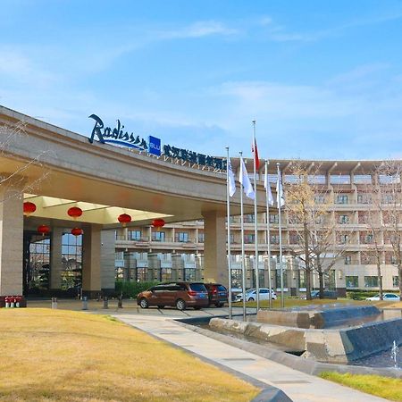 Radisson Blu Hotel Wuhan Etd Zone Exteriör bild