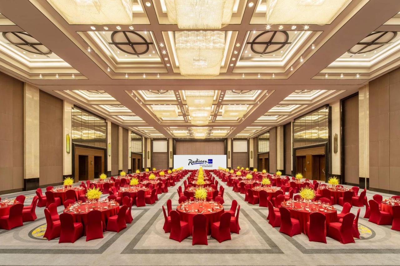 Radisson Blu Hotel Wuhan Etd Zone Exteriör bild