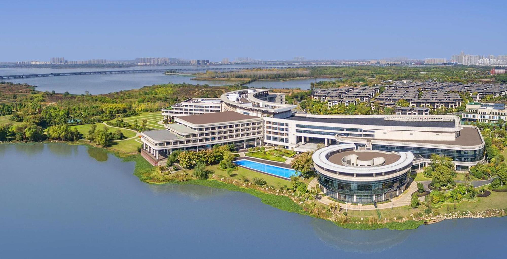 Radisson Blu Hotel Wuhan Etd Zone Exteriör bild