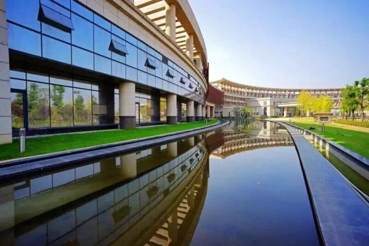 Radisson Blu Hotel Wuhan Etd Zone Exteriör bild