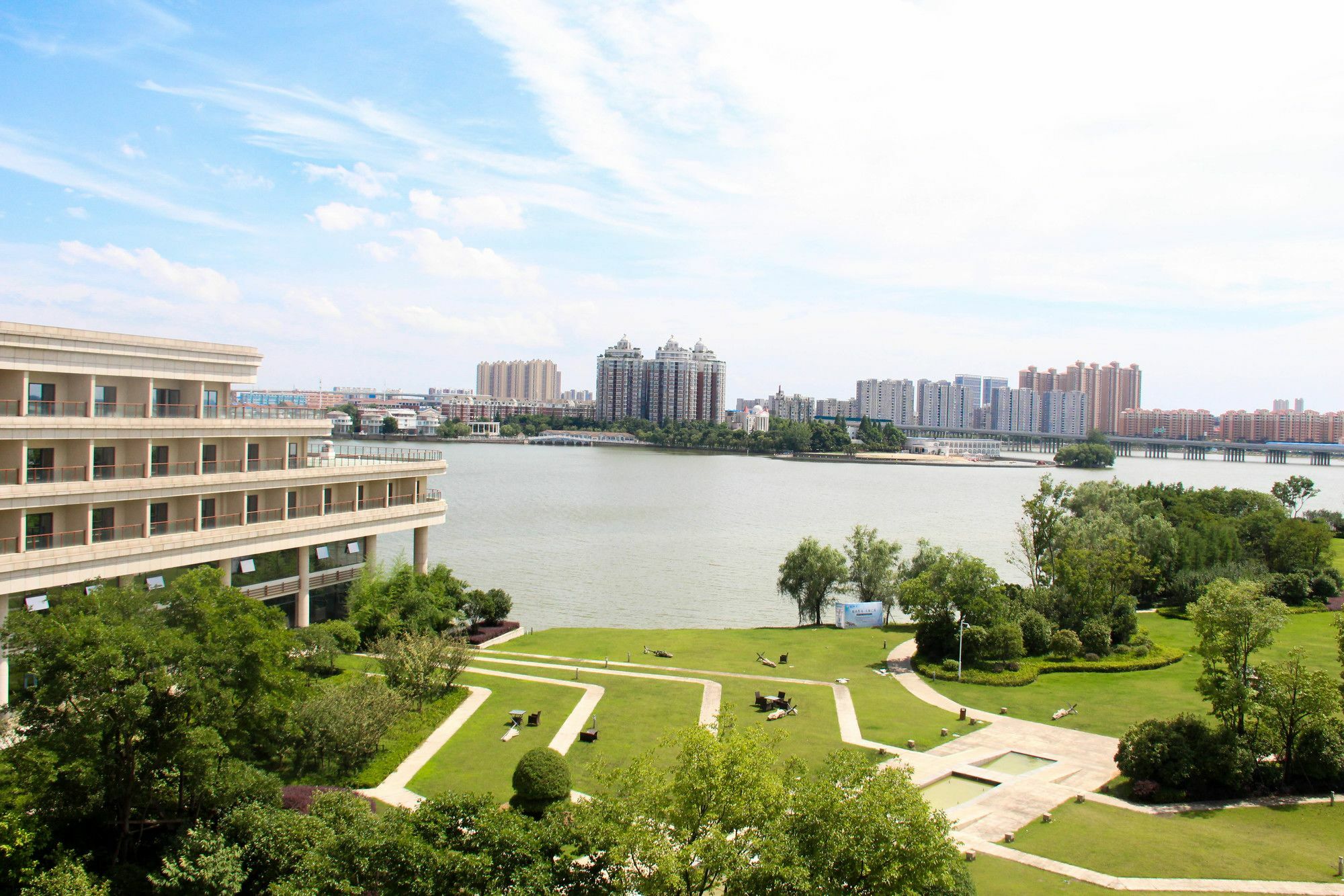 Radisson Blu Hotel Wuhan Etd Zone Exteriör bild